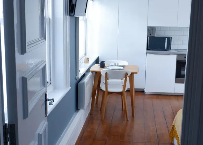 Ideal Location! Flat In Heart Of The Apartment Bristol
